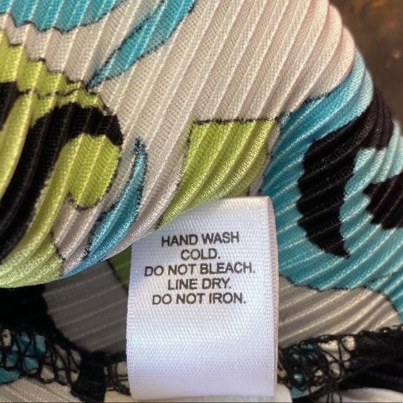 Cato Pleated Tie Back Geometric Blouse - Picture 6 of 6